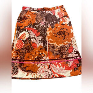 Beautiful oililly velvet pencil skirt with a floral print. Size 38